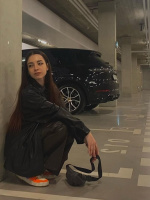 Молодая девочка ищет взрослого мужчину) – Фото 1