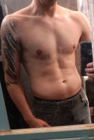 Спортивный парень ждет свою кошечку – Фото 1