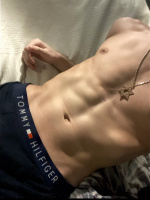 20 лет, спортивного телосложения, больше фоток и пообщаться можно в тг – Фото 1