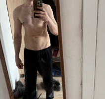 Молодой мужчина, спортивное телосложение. – Фото 1