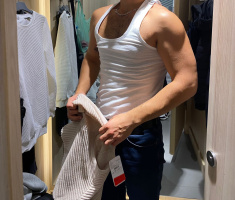 Молодой метис со спортивным телосложением – Фото 1