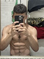 Удивленной внешности парень  – Фото 1