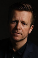 Мужчина в рассвете сил желает секса с красивой желаемой женщиной – Фото 1