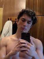 Парень, живу в центре в минуте от метро – Фото 1