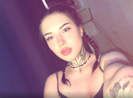 Молодая студентка готова ко всему – Фото 1