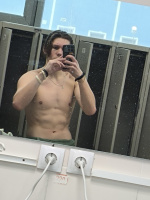 Молодой, высокий красивый парень  – Фото 1