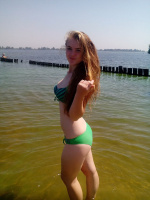 Молодая девушка ищет приключения – Фото 3